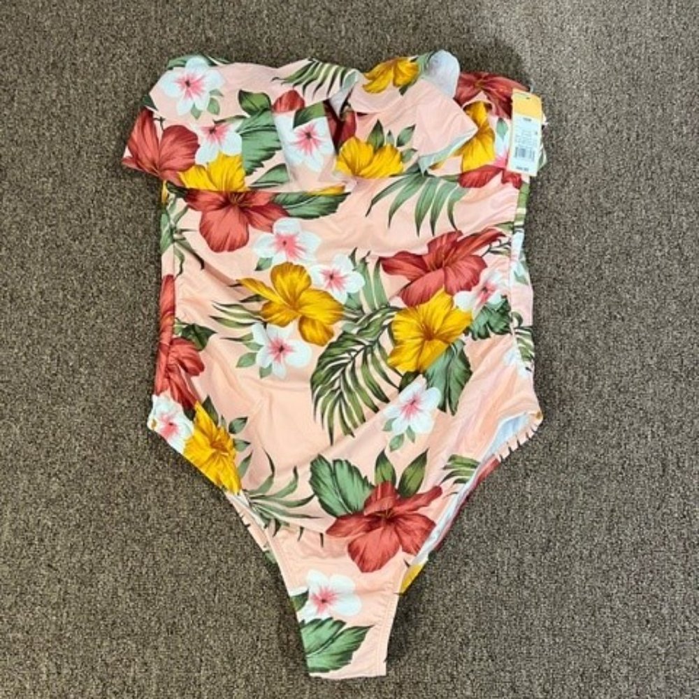 NWT-Size 18W Strapless Swimsuit